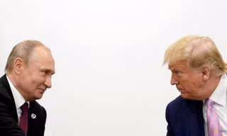 Ông Trump trong cuộc gặp Tổng thống Putin tại Osaka, Nhật Bản, năm 2019. (Ảnh: Reuters)