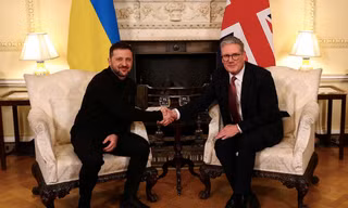 Thủ tướng Anh tiếp đón Tổng thống Ukraine Volodymir Zelensky ngày 1/3. (Ảnh: Reuters)