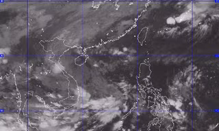Miền trung mưa lớn vì áp thấp nhiệt đới