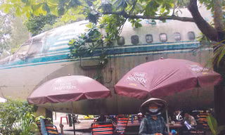Boeing 707 làm quán cóc