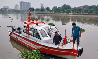 Người nhái 'lặn' hàng giờ tìm cô gái nhảy cầu tự tử