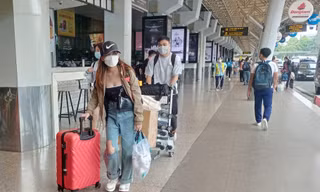 Sân bay Tân Sơn Nhất rất lạ chiều 29 Tết