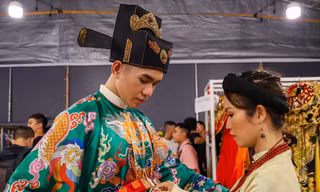 Người mẫu khiếm thị cùng hàng trăm nghệ sĩ, hoa hậu trình diễn tại Lễ hội áo dài TPHCM 