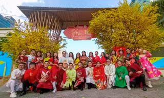 Văn nghệ sỹ, tình nguyện viên hào hứng check-in 'Phố ông đồ 2022' trước ngày khai mạc