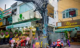 Bất an với hệ thống mạng nhện chằng chịt giữa trung tâm TPHCM