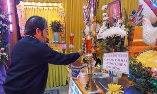 Đồng nghiệp tiễn biệt nghệ sĩ Thiên Kim