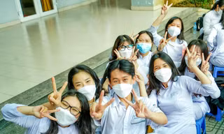Hơn 1.700 học sinh TPHCM sôi nổi tọa đàm 'Thanh xuân của bạn đáng giá bao nhiêu'