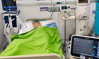 Tai nạn giao thông, bé trai 14 tuổi giập nát thận, nguy kịch