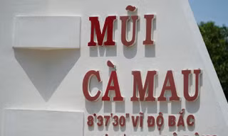 Điểm cực Nam trên đất liền của Việt Nam nằm ở huyện nào của Cà Mau?