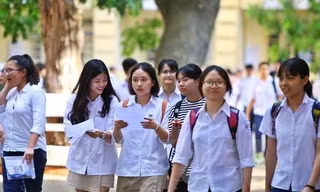 Bộ GD&ĐT đề xuất miễn học phí THCS: Chẳng đáng là bao so với các khoản thu khác? 