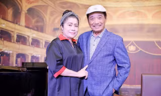 NSND Trần Hiếu và vợ kém 18 tuổi.
