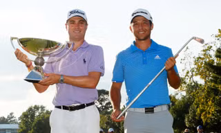 Justin Thomas nhận danh hiệu FedEx Cup và ẵm 10 triệu USD. Còn Schauffele khép lại mùa giải bằng chức vô địch Tour Championship đầu tiên trong sự nghiệp 