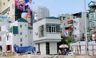 Nhà 4 mặt tiền ở đường Xã Đàn - Hoàng Cầu trước ngày thông xe