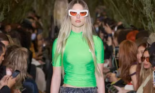Con gái của cố CEO Apple Steve Jobs lần đầu catwalk