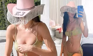 'Siêu mẫu đắt giá nhất thế giới' tung ảnh bikini phô body 'cực phẩm'