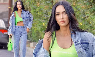 Megan Fox phanh áo, khoe chân ngực đầy 'bỏng mắt'