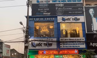 Hai căn nhà liền nhau của ông Thịnh trên đường Lê Văn Thăng, TP Ninh Bình được bán với giá 100 triệu đồng/căn.