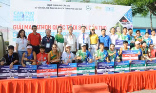 Hơn 1.200 người tham gia giải chạy bộ Marathon Quốc tế di sản Cần Thơ 