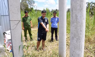 Lê Nguyễn Phúc Vinh tại hiện trường gây án.