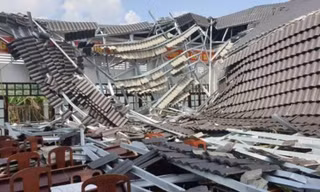 Hơn 1 tháng sập hội trường thị trấn, vẫn đang giám định