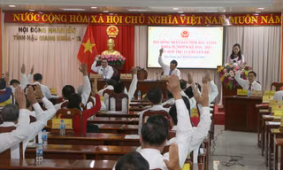 Hậu Giang miễn nhiệm và bầu Ủy viên UBND tỉnh