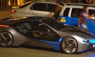 Xe xanh BMW sánh cùng Tom Cruise