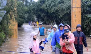 Học sinh mầm non được cứu khỏi lũ an toàn