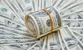 Ngân hàng Nhà nước nâng giá bán USD. Ảnh minh họa.