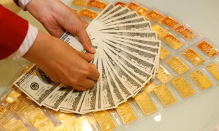Giá vàng giảm, USD lại nóng lên từng giờ. Ảnh minh họa