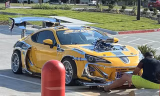 Toyota 86 độ loạt 'đồ chơi' kỳ lạ