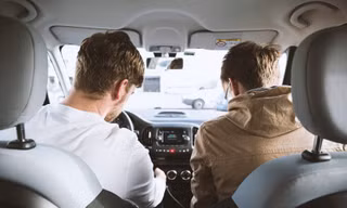 Lí do hành khách nên giữ yên tĩnh khi đi ô tô