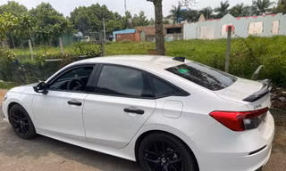 Mua xe mới, chủ sở hữu phát hiện Honda Civic RS mất lớp sơn 'zin'