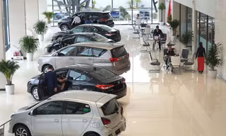 Lượng tiêu thụ ô tô sụt giảm trong tháng 4