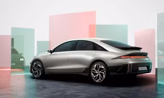 Hyundai trình làng mẫu sedan chạy điện đầu tiên