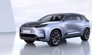 Toyota sản xuất SUV chạy điện hoàn toàn mới