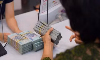Tạm hoãn xuất cảnh để thu hồi nợ thuế