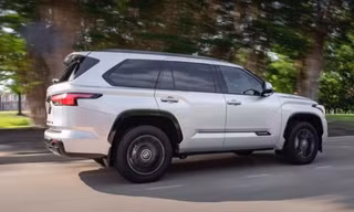 Hé lộ phiên bản điện khí hóa của Toyota Fortuner 