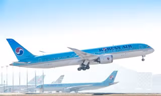 Korean Air kiểm tra cân nặng của khách trước khi bay