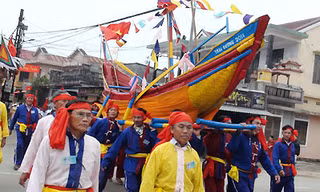 Đông du khách dự lễ hội cầu ngư Thai Dương