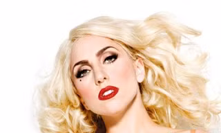 Lady Gaga bị chỉ trích vì trang phục sặc mùi bạo lực