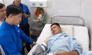 Trao tặng huy hiệu 'Tuổi trẻ dũng cảm' cho các hiệp sĩ