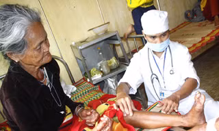 'Bệnh lạ' chưa lui đã nhận 'thành tựu'