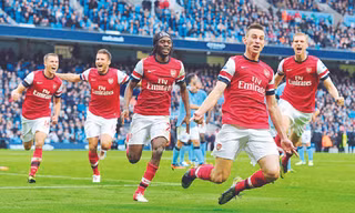 5 giờ sáng mai, Arsenal đến Hà Nội