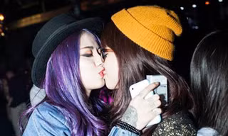 Sốc với nụ hôn đồng giới của hot vlogger An Nguy