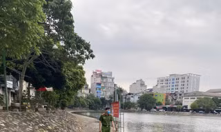 Công an phường Phương Liệt chốt trực ở đường ven hồ Rùa