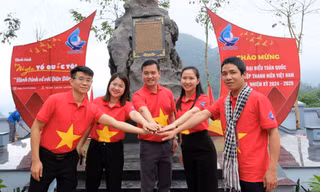Đại biểu hành trình Tôi yêu Tổ quốc tôi qua 'Đèo Lũng Lô anh hò, chị hát'