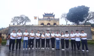 Đoàn đại biểu Gương mặt trẻ tham quan, tìm hiểu lịch sử tại Hoàng thành Thăng Long