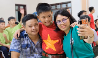 Phụ huynh ngỡ ngàng về tiến bộ của 'chiến sĩ nhí' sau Học kỳ trong Quân đội
