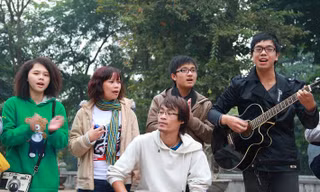 Giới trẻ Hà thành mê mẩn 'du ca đường phố'