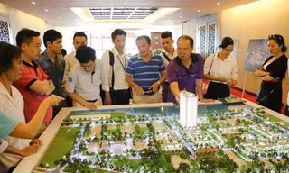 Xuất hiện tình trạng thổi giá, tạo sốt ảo từ các sàn giao dịch bất động sản.